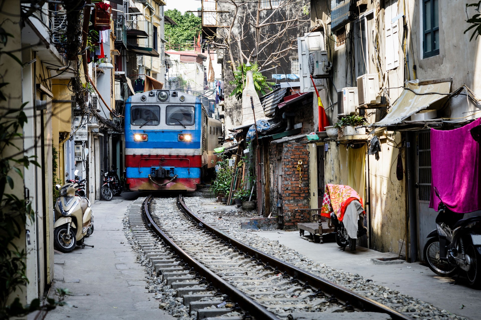 Rue du train à Hanoi